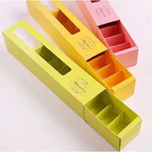 Caja de tarjetas de papel deslizante de diseño personalizado, contenedor de macarrones, cajas de embalaje de pasteles de grado alimenticio para galletas dulces con ventana