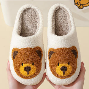 Nouvelles pantoufles confortables en coton à tête d'ours pour la maison, mignonnes et chaudes, chaussures d'hiver de style dessin animé pour hommes et femmes, semelle extérieure épaisse et souple en EVA, style fourrure - Product Image 3