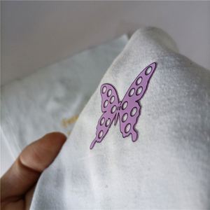 Fabricant d'accessoires vestimentaires, impression personnalisée, logo en silicone 3D en relief, étiquette thermocollante pour vêtements de yoga - Product Image 2