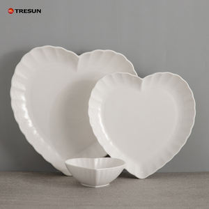 Ensemble d'assiettes à dîner avec logo personnalisé Jeu d'assiettes en porcelaine gaufrée Plats ronds Assiettes en céramique pour restaurants Vaisselle en céramique - Product Image 2