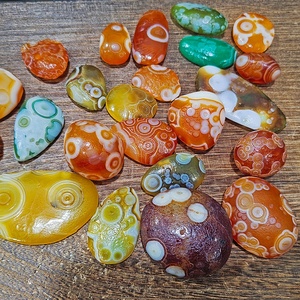 <strong>Wholesale</strong> Natural Healing Crystals Raw Gobi Agate <strong>Gemstones</strong> <strong>Tibet</strong> Heaven Eye Stone Green Agate Eye Stones for Home Decoration - Product Image 2