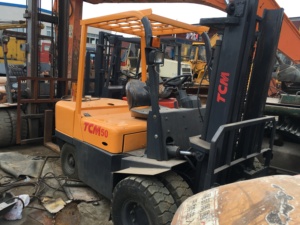 Used 5 Ton <b>Mini</b> TCM Forklift FD50 USA Diesel Engine 4WD Rough Terrain Three Stage Mast Solid Tires Manual Operation Side Shifter - Product Image 2