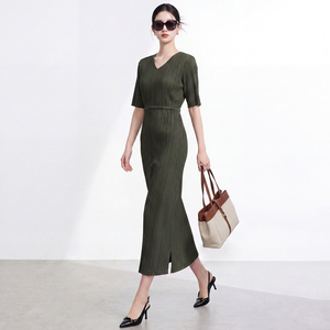 Robe Miyake grande taille pour femme, nouvelle collection été, élégante, froncée, taille naturelle, coupe trapèze ajustée, formelle, haute qualité, écologique, manches courtes - Product Image 1