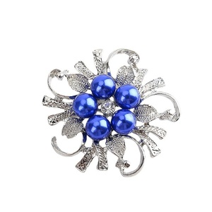 Broche élégante anti-reflet en alliage haut de gamme, incrustée de diamants et de perles, accessoire vestimentaire orné de cristaux, corsage - Product Image 5