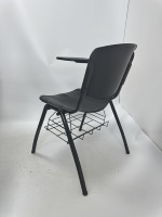 Chaise d'école en plastique avec bureau d'écriture et porte-livres en fil métallique, chaise d'élève en PP durable pour les meubles de classe modernes, écoles
