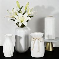Weiße Vertikale Streifen Art Deco Kunststoff-Vase Hochzeit Hydrokultur Kreative Tischlaterne Blumenarrangement Hochwertig Langlebig