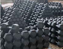 دمبسة سداسية الحديد الزهر عالية الجودة مطلية بالمطاط الأسود صديقة للبيئة مصممة خصيصًا للأوزان الحرة للصالات الرياضية - Product Image 2