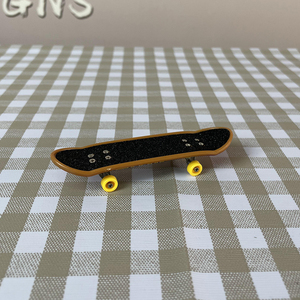Jeu populaire pour enfants : Mini-skateboards en plastique avec accessoires variés, jouet sportif à main, impression personnalisée, ensemble <span class=keywords><strong>de</strong></span> skateboards à doigts avec outils - Product Image 4