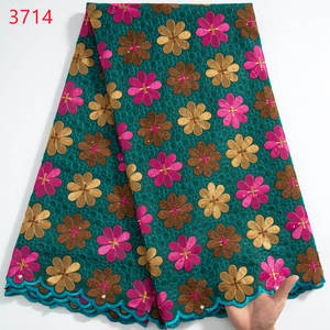 Tissu en dentelle 3D polyester de luxe africain, motif floral écologique de haute qualité, voile nigérian avec strass pour femmes, idéal pour les fêtes - Product Image 2