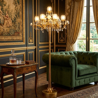 Lampe sur pied en laiton antique rétro glamour, lumière dorée ornée de luxe pour maison moderne du milieu du siècle