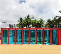 Maison préfabriquée industrielle moderne en acier de 40 pieds avec grandes fenêtres en verre, système de filtration de piscine populaire pour conteneur de 20 pieds, durable
