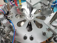Machine de remplissage et de scellage rotative pour gobelets en plastique/aluminium, haute vitesse 2000 gobelets/h, pneumatique, pour boissons
