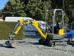 Высокогибкий компактный экскаватор EZ17 с нулевым выносом задней части для проектов по реконструкции дворов - Product Image 4