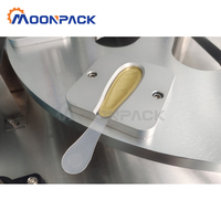 Machine de remplissage et de scellage rotative automatique Moonpack pour cuillères jetables en plastique de 15g, idéale pour le miel, la confiture, le sirop et la pâte