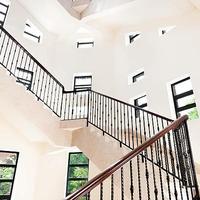 Balustrade en fer forgé noir au design traditionnel américain DB pour terrasse ou escalier de maison