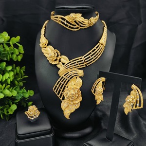 Ensemble de bijoux en zircon 4 pièces plaqué or 24 carats, collier, boucles d'oreilles, bracelet, bague, style vintage <span class=keywords><strong>euro</strong></span>-américain africain, vente chaude - Product Image 3