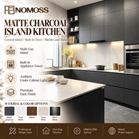 Meubles de cuisine îlot central gris anthracite mat avec four encastré, finition foncée et crédence aspect marbre