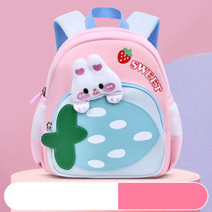 Venda direta dos fabricantes boneca de desenho animado adorável padrão de morango mochila leve favorita das crianças - Product Image 6
