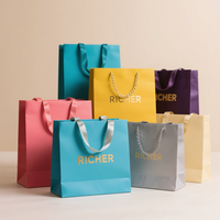 Sac de shopping en carton de luxe avec logo personnalisé, poignée en ruban, laminage, recyclable, emballage cadeau en kraft pour boutique de détail, épicerie