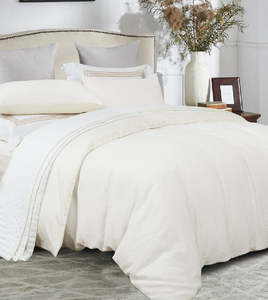 Juego de Ropa de Cama de Lujo 100% Algodón Satén Jacquard, Color Blanco Hueso, Seguro para la Piel, para una Experiencia de Sueño Premium - Product Image 1