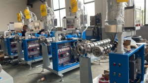 1000-1300 pcs/min Máquina de producción de paja de plástico Precio Negociable Máquina de extrusión de paja para beber 36,5/1 Máquina para hacer paja - Product Image 3