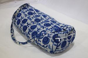 Bolsa Premium Estampada a Mano con Bloques que Refleja el Toque del Arte Tradicional Combinado con una Forma Moderna y Funcionalidad de Fácil Transporte - Product Image 5