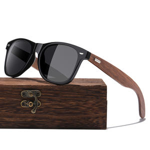 Gafas de Sol Cuadradas de Madera de Nogal Negro Originales con Protección UV, Logotipo Personalizado, Cómodas y Polarizadas - Product Image 1