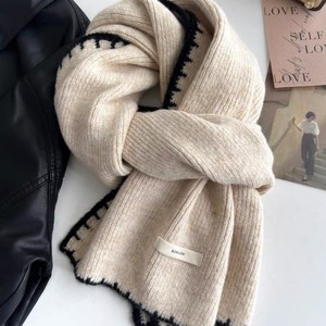 Bufanda de Lana Tejida Bowlow, Color Marrón Oscuro, Aislamiento Térmico, Accesorio Unisex para Invierno - Product Image 2