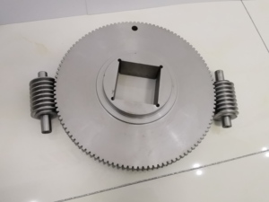 Engranaje helicoidal y eje de precisión de mecanizado CNC hechos en China - Product Image 6