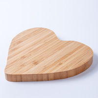 Plateau de service en bambou naturel en forme de cœur, design classique, écologique, durable, fait main, personnalisé, pour aliments, assiettes, plats et collations