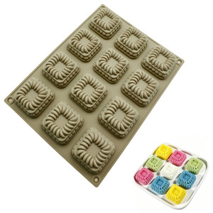 Moule à gâteau en silicone 3D torsadé à 12 cavités, idéal pour mini-desserts au chocolat, bonbons, savons faits main, gelées et poudings. - Product Image 1