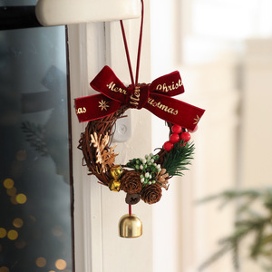 Adornos Navideños Rústicos con Campanas, Piñas y Lazos Navideños con Cascabeles y Piñas - Product Image 3