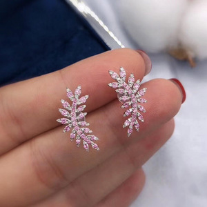 Orecchini a Perno Vintage con Fiori e Piume per Donne, Eleganti Accessori per Orecchie da Indossare Quotidianamente - Product Image 6