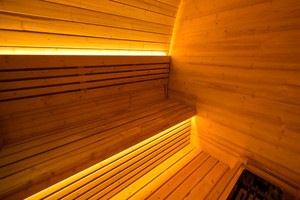Sauna traditionnel en bois massif pour 4 personnes HELIUS, tendances santé actuelles, cour privée, bois de cèdre/épicéa canadien - Product Image 6