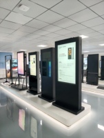 Kiosque d'affichage numérique 4K de 55 pouces, écran LCD publicitaire, affichage intérieur sur pied, 2+32 Go, Android, texte, CMS basé sur le cloud