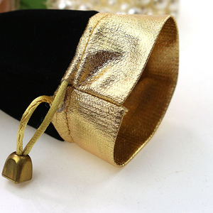 ถุงกำมะหยี่สีดำพิมพ์โลโก้ได้ ขนาดเล็ก พร้อมเชือกผูก สำหรับใส่เครื่องประดับหรูหรา เช่น อัญมณี สร้อยคอ นาฬิกา แว่นตา  ขั้นต่ำในการสั่งซื้อน้อย - Product Image 5