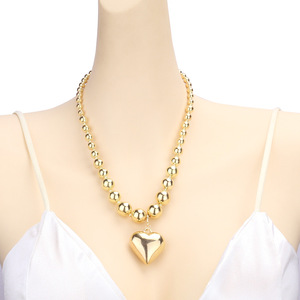สร้อยคอจี้หัวใจสีทอง โลหะผสมสังกะสี ลูกปัดกลม สร้อยคอแฟชั่นสำหรับผู้หญิง เครื่องประดับเสริมลุค - Product Image 1