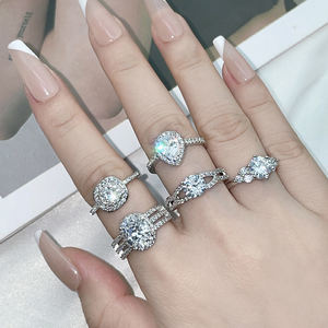 Anillo de Compromiso y Matrimonio de Lujo para Mujer, Chapado en Platino, Personalizable, Estilo Moderno, Incrustaciones de Circonio, Cobre, Anillos de Moda Coreanos - Product Image 1