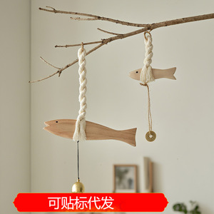 Décoration murale en bois massif en forme de poisson, design minimaliste pour salon, chambre, entrée, cadeau de pendaison de crémaillère - Product Image 5