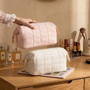 Trousse <span class=keywords><strong>de</strong></span> Maquillage <span class=keywords><strong>de</strong></span> Voyage Matelassée à Fermeture Éclair Large Ouverture pour Femmes - Product Image 1