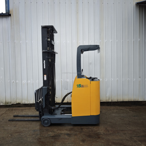 For <b>Used</b> 1.5 Tons Diesel Engine Powered <b>Pallet</b> Truck 4X4 Drive 6m Lifting Height - Product Image 4