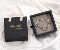 Petite boîte d'emballage pour bijoux en carton ondulé personnalisée, logo en relief argenté, écologique, recyclable, portable, pour collier