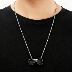 Collier pendentif lunettes de soleil Yunnique en acier inoxydable, chaîne de pull unisexe géométrique tendance - Product Image 4