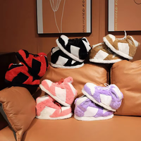 Chaussons d'intérieur chauds en coton pour la maison, pantoufles douces en peluche, style baskets, pour l'hiver (vente en gros)