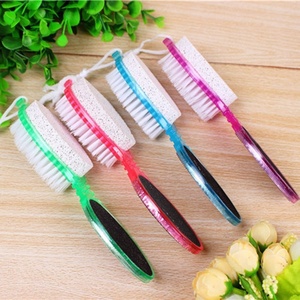 Kit Pédicure 4 en 1 Pierre Ponce Brosse pour Pieds Éponge Exfoliante Râpe Anti-Callosités Lime en Plastique pour Éliminer les Peaux Mortes - Product Image 4