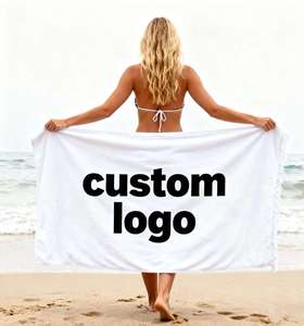 Toalla de Piscina Personalizada de Microfibra con Nombre en Letra Gruesa, Estilo Boutique - Product Image 2
