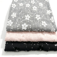 Tissu en tweed orné de paillettes florales délicates, 100% polyester, 220 g/m², 135 et 148 cm, tissu léger tissé, tissu de mode