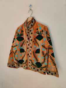 Chaqueta Bomber de Manga Corta Reversible Bordada Suzani de Terciopelo Hecha a Mano, Ecológica, para Mujer, Estilo Bohemio, Étnico, Arte Popular de Invierno - Product Image 5