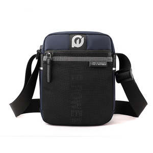 Sac bandoulière unisexe léger en nylon avec logo personnalisé, sac banane décontracté en polyester à sangle unique - Product Image 3