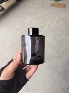 Juego de Difusores de Aromaterapia Personalizados de 5 oz (150 ml), Redondos, Negros y Blancos, con Botella de Vidrio para Aceites Esenciales y Aromas - Product Image 5